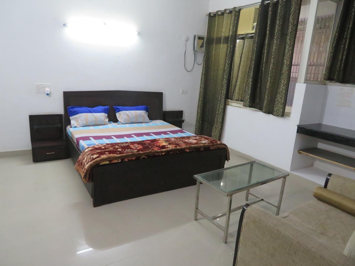 Nikunj Palace Hotel Vrindāvan Buitenkant foto