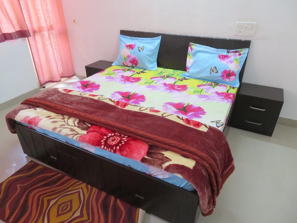 Nikunj Palace Hotel Vrindāvan Buitenkant foto
