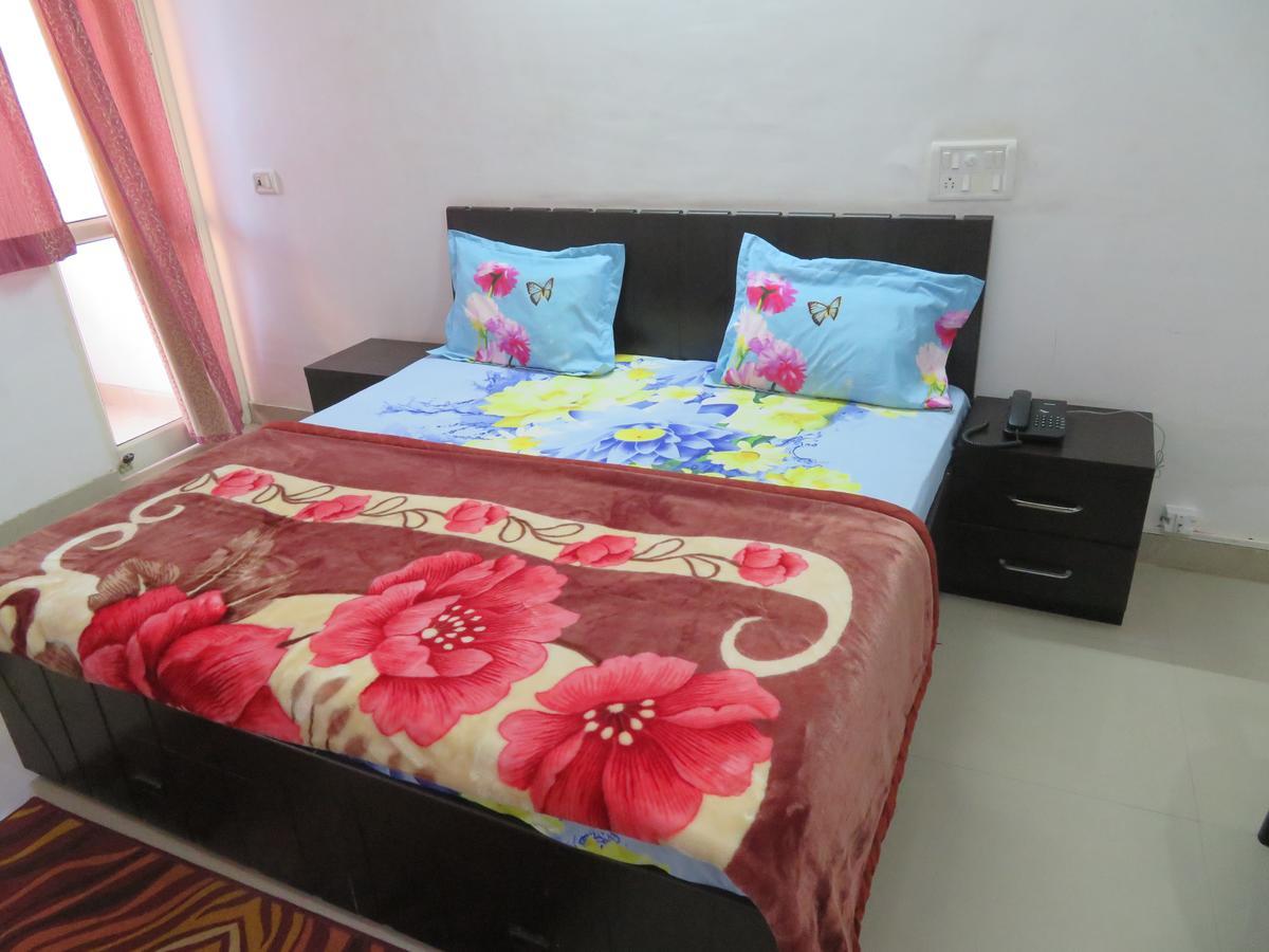 Nikunj Palace Hotel Vrindāvan Buitenkant foto